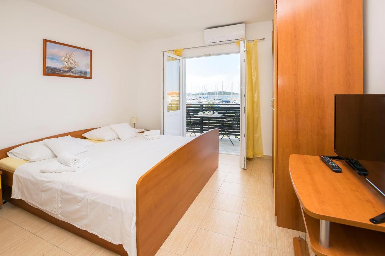 Apartments And Rooms Mare Водице Екстер'єр фото