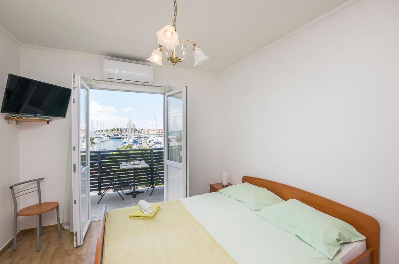 Apartments And Rooms Mare Водице Екстер'єр фото