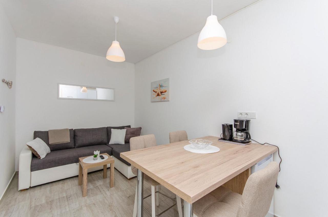 Apartments And Rooms Mare Водице Екстер'єр фото