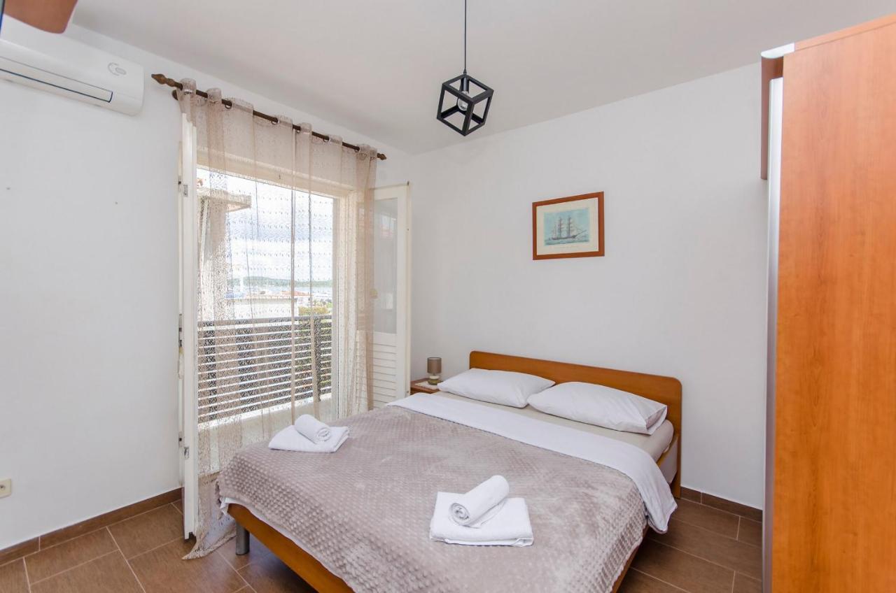 Apartments And Rooms Mare Водице Екстер'єр фото