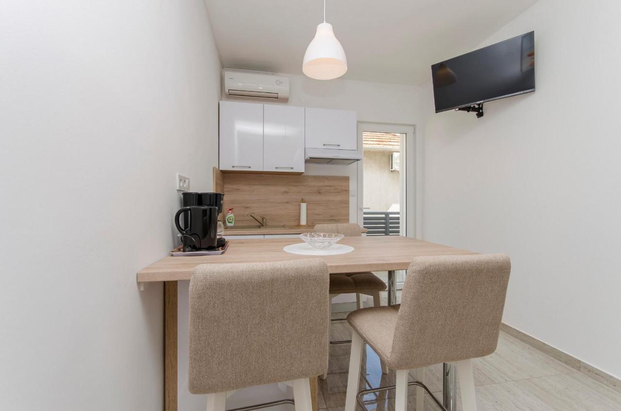 Apartments And Rooms Mare Водице Екстер'єр фото