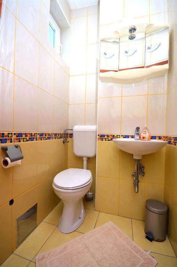 Apartments And Rooms Mare Водице Екстер'єр фото